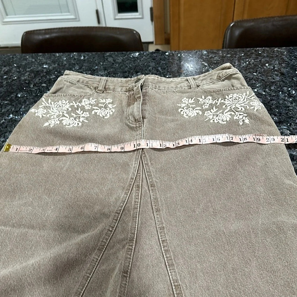 Jeanology Collection Sz 14 Flared Maxi Skirt Khaki Colored Denim Embroidery - Picture 4 of 6